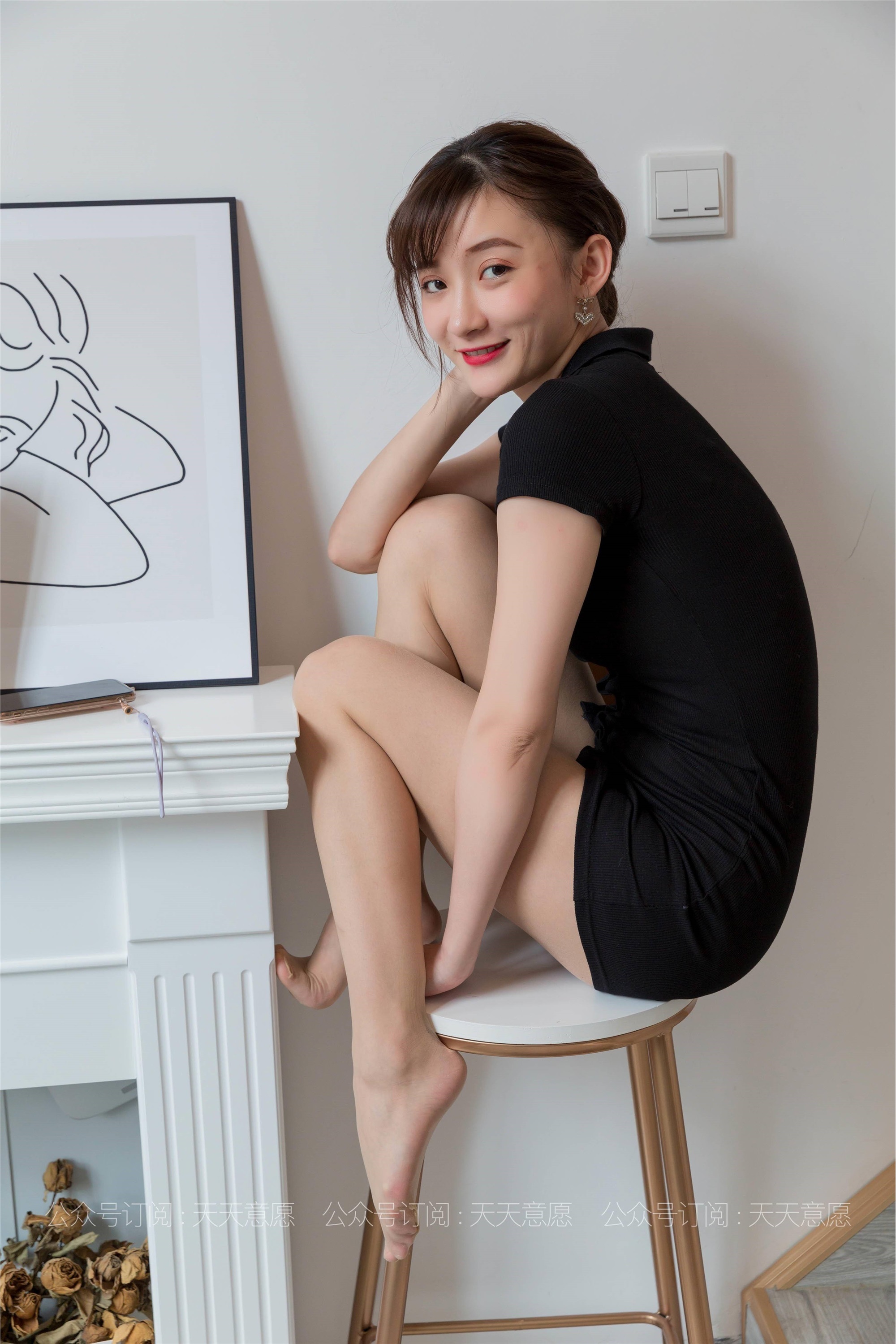 IESS异思趣向 - 模特：秋秋《超短的包臀裙》